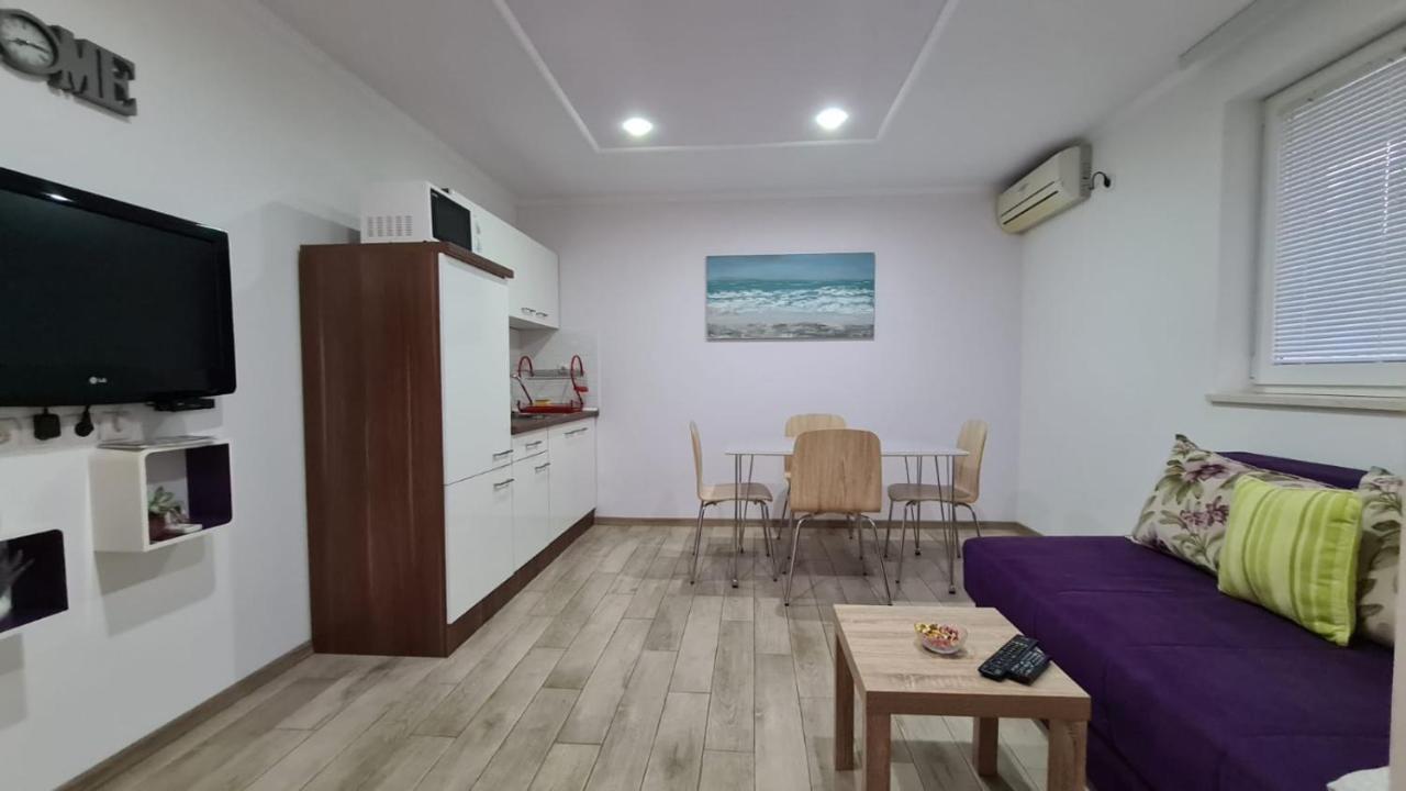 Apartments Pavlinovic Kaštela Eksteriør bilde