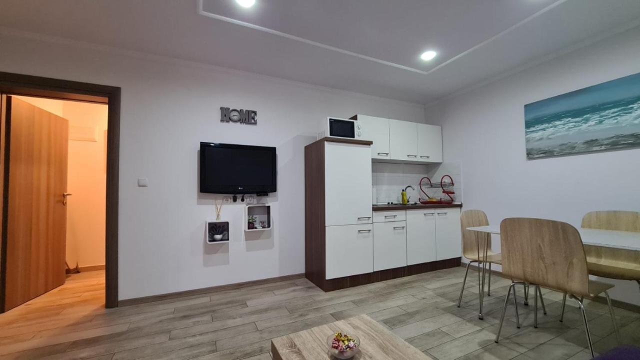 Apartments Pavlinovic Kaštela Eksteriør bilde