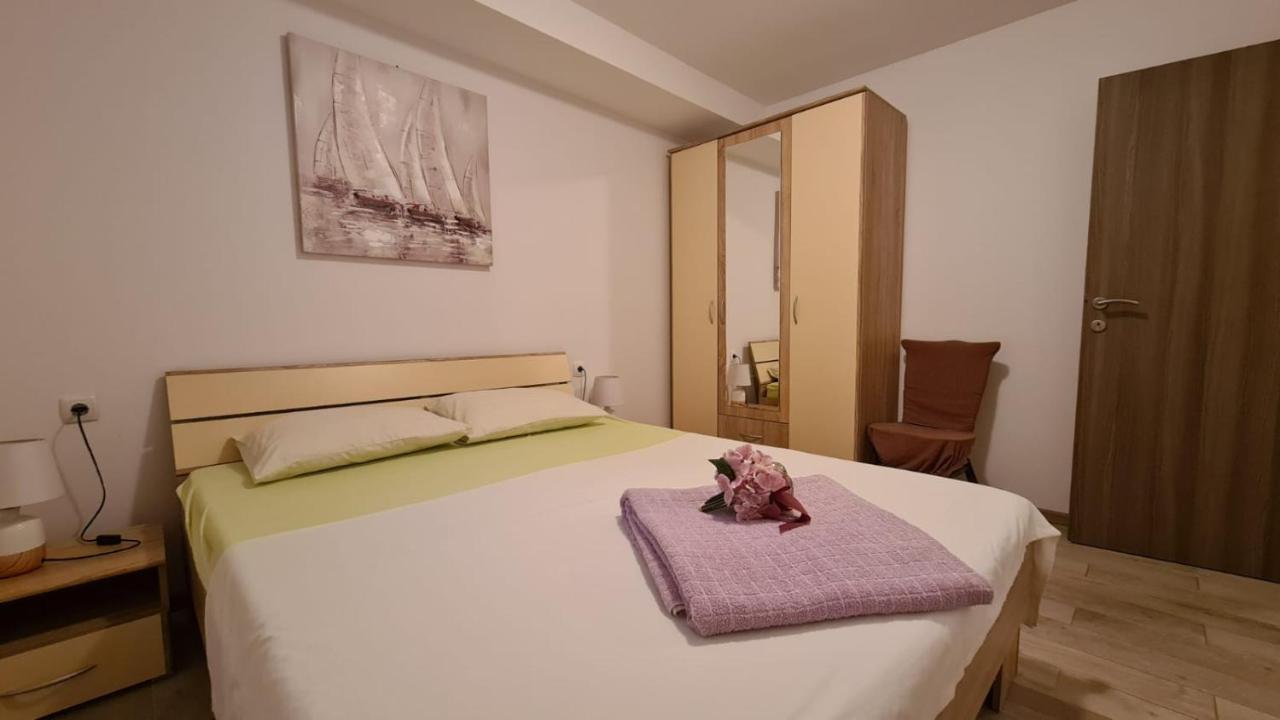 Apartments Pavlinovic Kaštela Eksteriør bilde