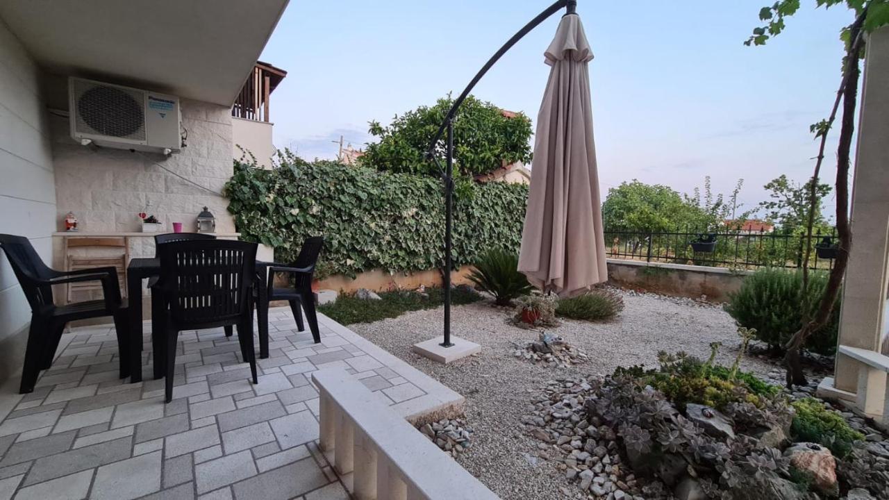 Apartments Pavlinovic Kaštela Eksteriør bilde
